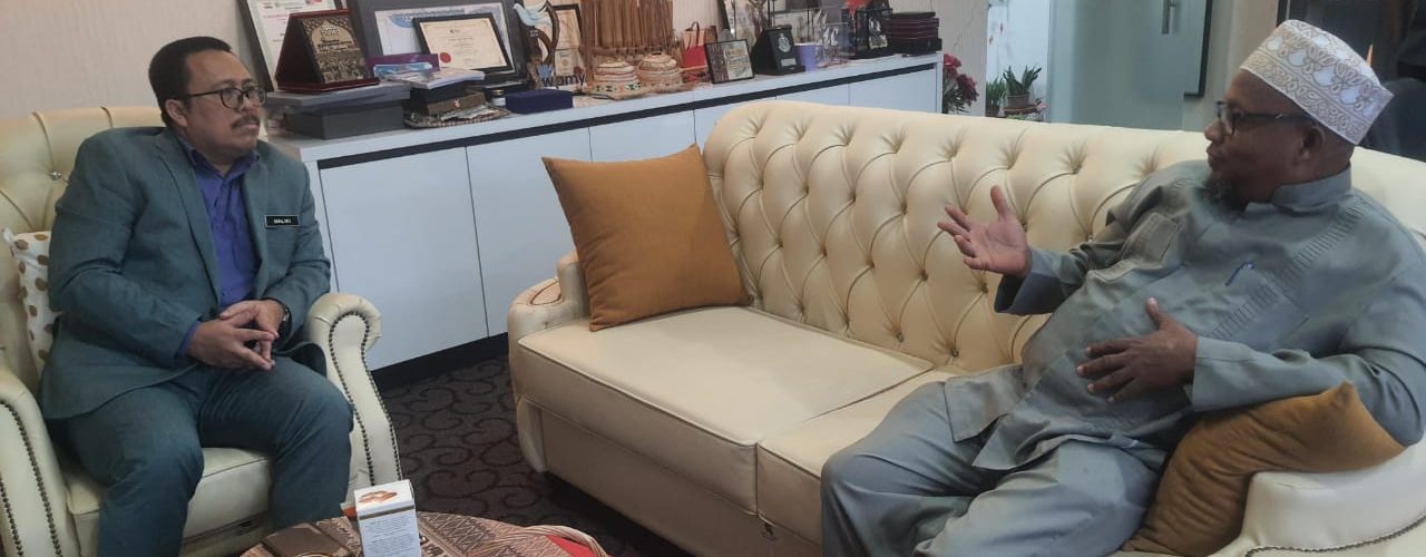 Dr. Bulushi C.E.O Wakf Commission of Kenya Meeting with Dr. Mohamed Maliki Rapiee Malaysia