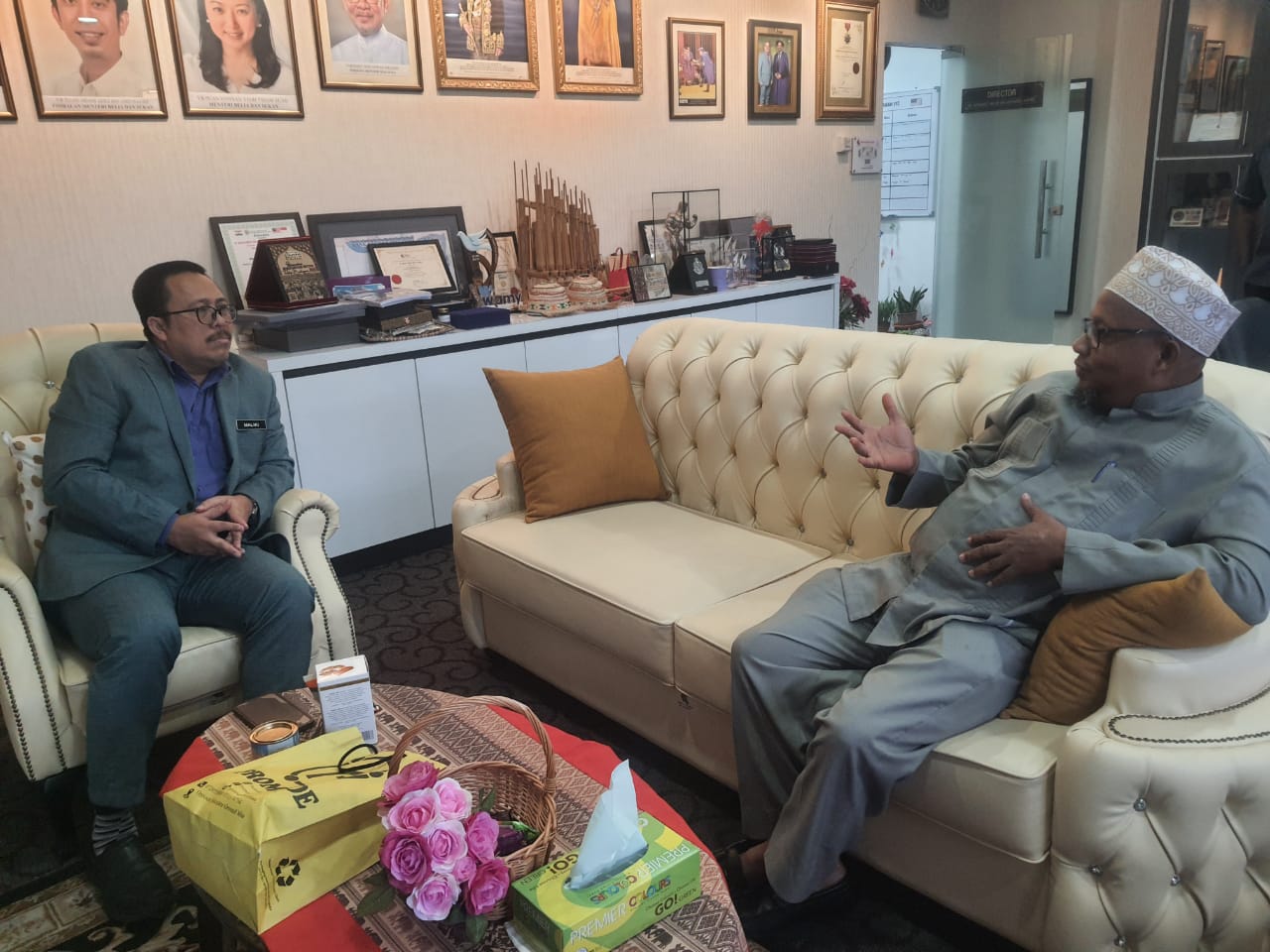 Dr. Bulushi C.E.O Wakf Commission of Kenya Meeting with Dr. Mohamed Maliki Rapiee